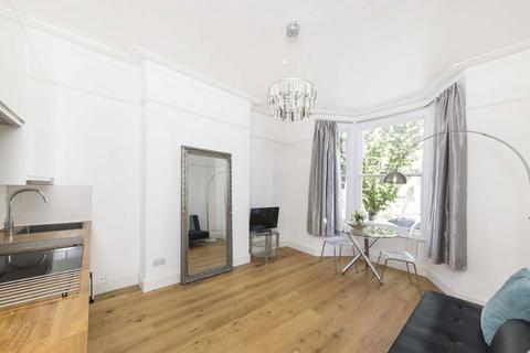 1 bedroom flat to rent, Benbow Road, London W6