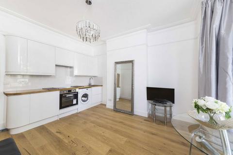 1 bedroom flat to rent, Benbow Road, London W6