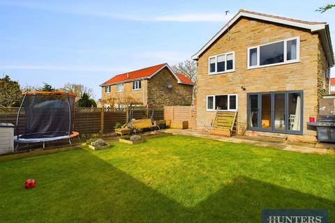 3 bedroom detached house for sale, Dovecot Close, Gristhorpe