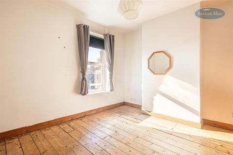 10 Carr Road, Sheffield, S6 2WZ