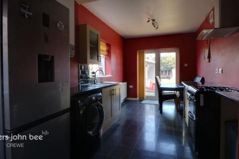 3 bedroom semi-detached house to rent, Woodside Avenue, Crewe