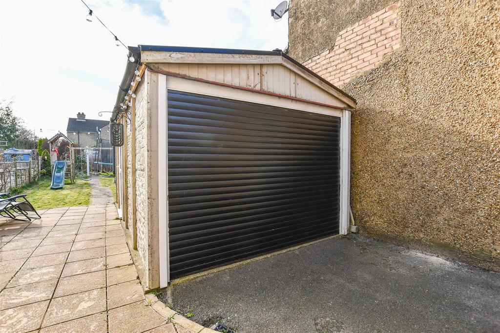 Garage .jpg