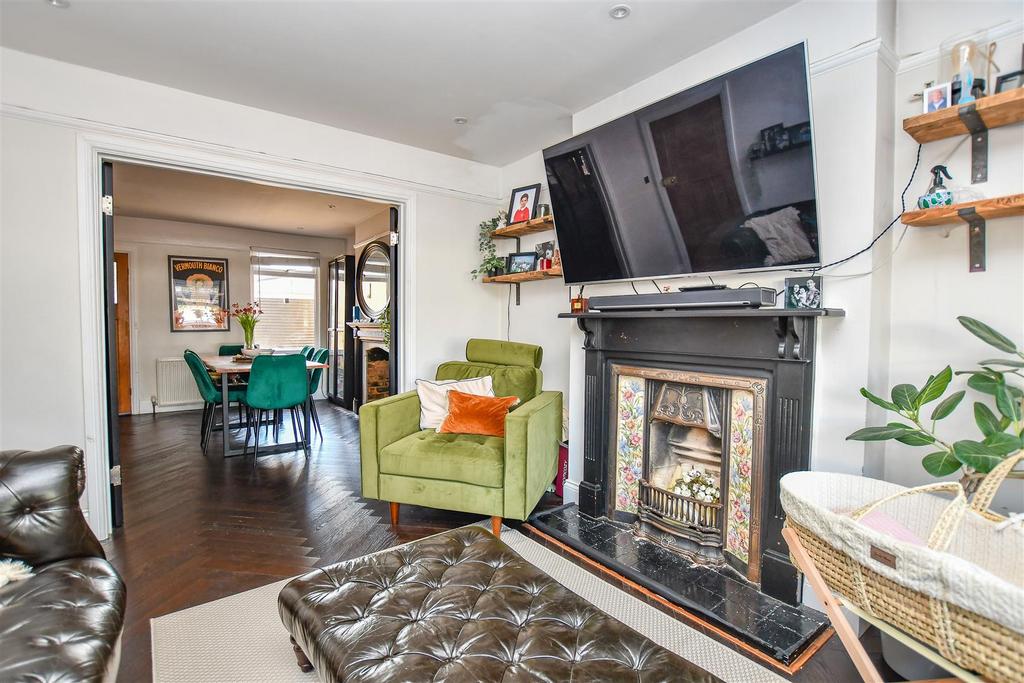 Living Room 2.jpg