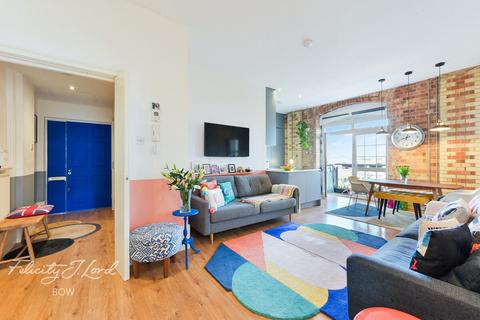 2 bedroom flat for sale, Morris Road, London