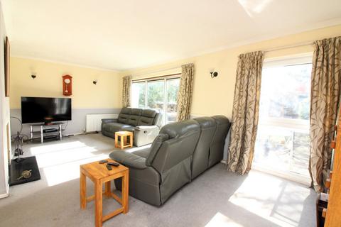 6 Coach Road, Henlow, SG16 6BT