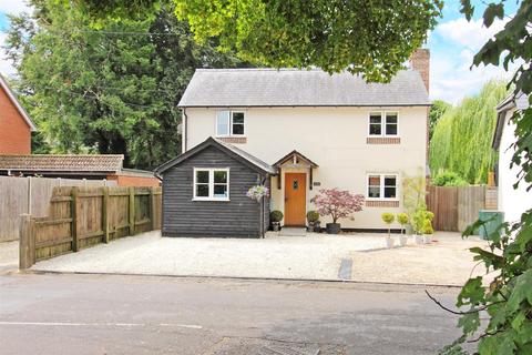 3 bedroom detached house for sale, Cow Lane, Kimpton, Andover