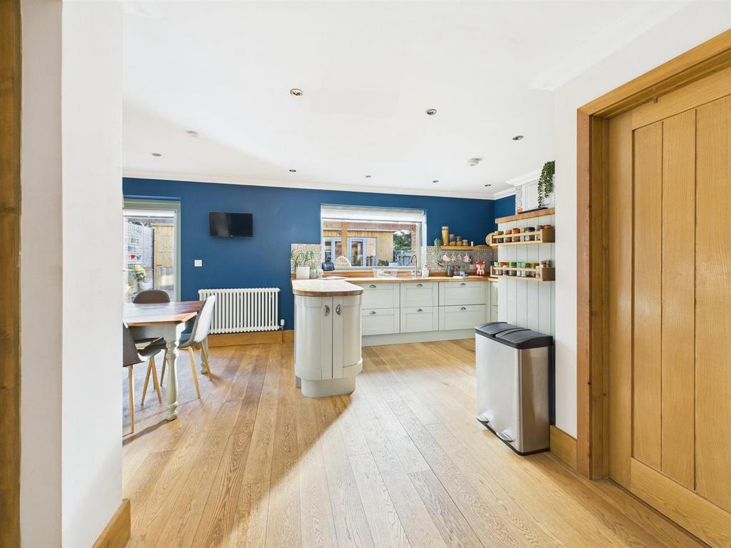 CAM04116 G0-PR0126-STILL030.jpg