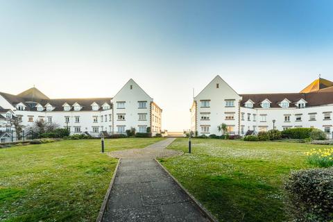 2 bedroom flat for sale, Royal Court, Royal Sands*Stunningly Presented Throughout*