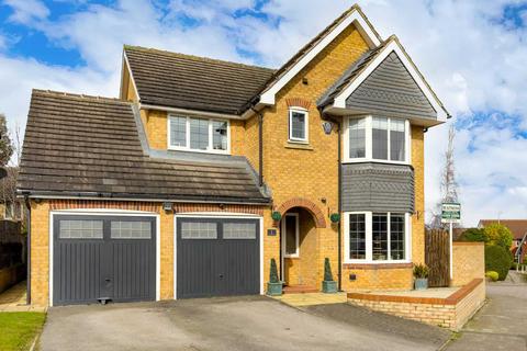 4 bedroom detached house for sale, Leveret Way, Batley