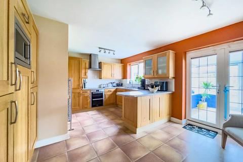 4 bedroom detached house for sale, Leveret Way, Batley