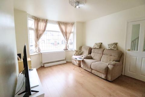 3 bedroom end of terrace house to rent, Longfellow Road, Coventry CV2