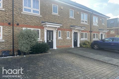 3 bedroom terraced house to rent, Brambling Way, Maidenhead