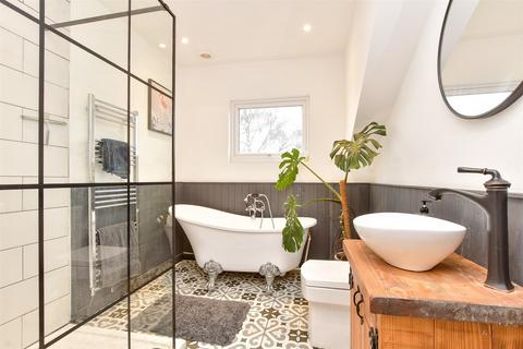 46 Allingham Road, Reigate, RH2 8HX