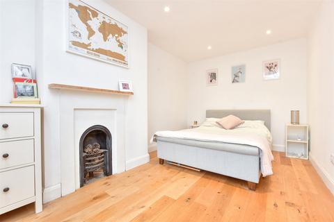 46 Allingham Road, Reigate, RH2 8HX