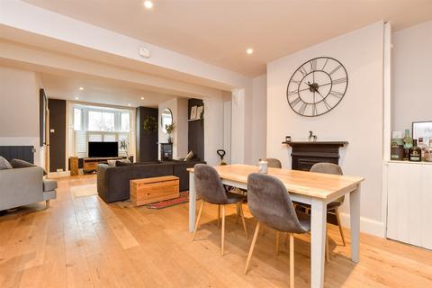 46 Allingham Road, Reigate, RH2 8HX