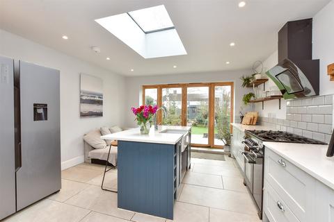 46 Allingham Road, Reigate, RH2 8HX