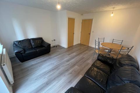 4 bedroom flat share to rent, Leaf Street, Hulme M15