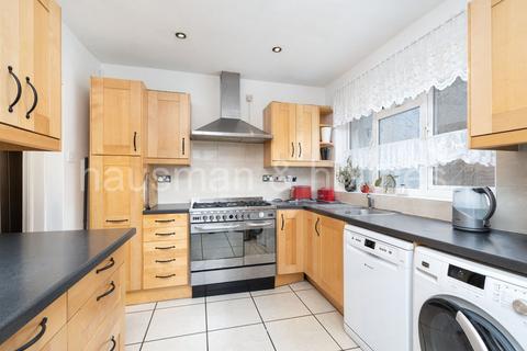 5 bedroom semi-detached house to rent, Holders Hill Gardens, Hendon