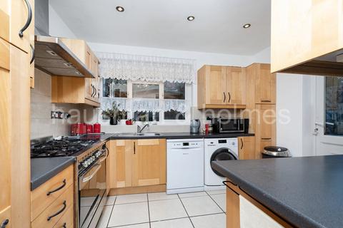 5 bedroom semi-detached house to rent, Holders Hill Gardens, Hendon