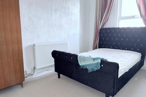 5 bedroom flat to rent, Surbiton,  Surrey,  KT6