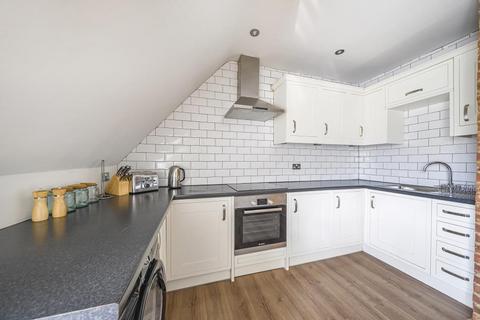 2 bedroom flat to rent, Frithwood Avenue,  Northwood,  HA6