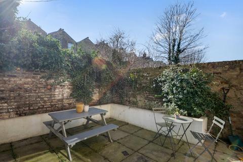 2 bedroom flat for sale, Beatty Road, London, N16