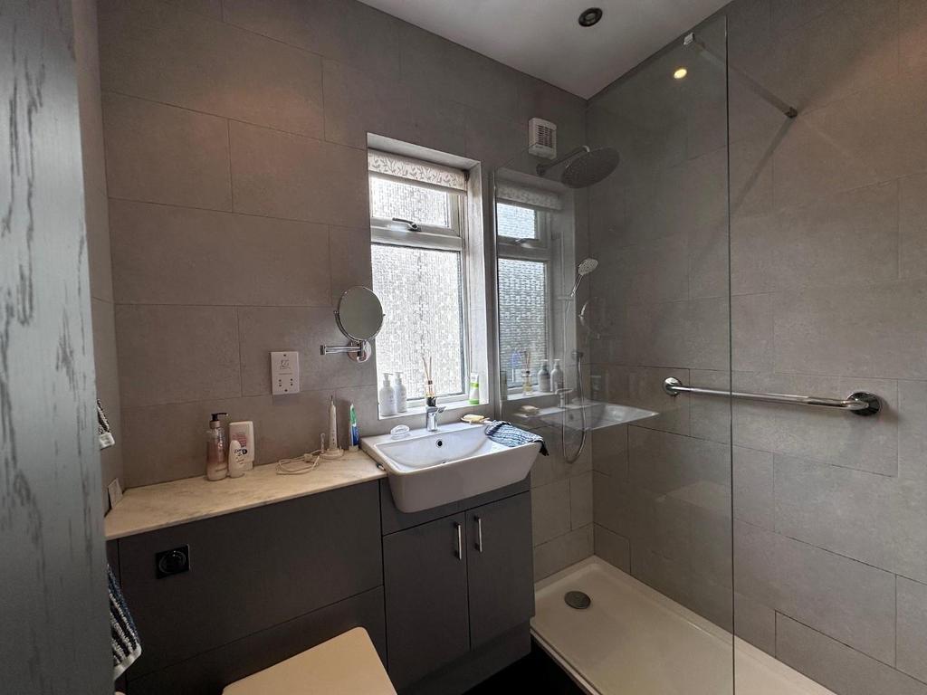Shower room.jpg