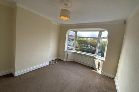 3 bedroom semi-detached house to rent, Woodbridge Avenue, Audenshaw, Manchester, M34 5LL