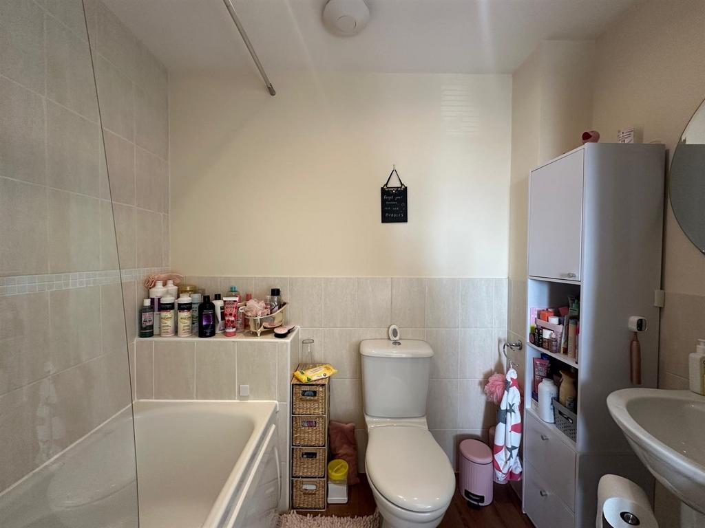 En-Suite Bathroom