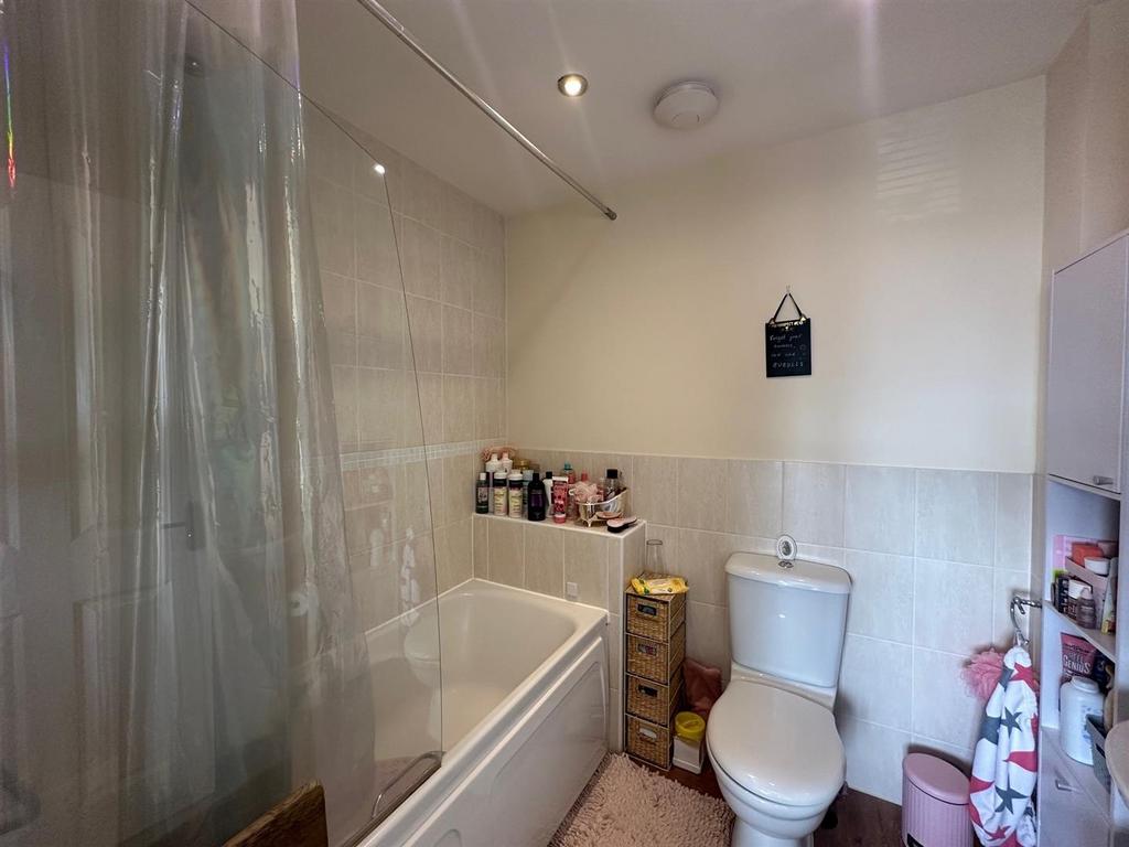 En-Suite Bathroom