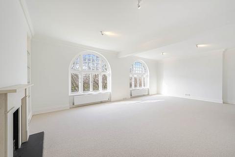 4 bedroom flat to rent, Burton Court, Franklins Row, Chelsea SW3