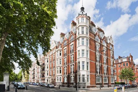 4 bedroom flat to rent, Burton Court, Franklins Row, Chelsea SW3