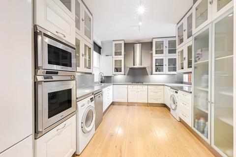 4 bedroom flat to rent, Burton Court, Franklins Row, Chelsea SW3