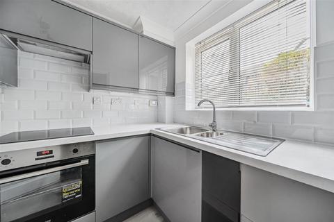 2 bedroom house to rent, Cuthbert Gardens, South Norwood, SE25