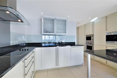 2 bedroom flat to rent, No. 1 West India Quay, Hertsmere Road, London, E14