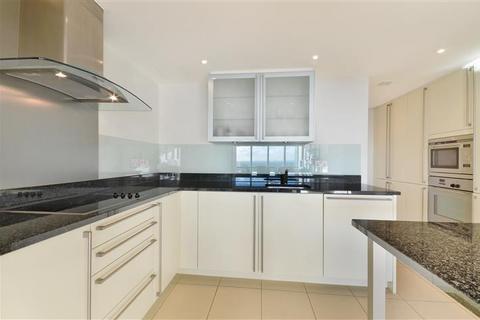 2 bedroom flat to rent, No. 1 West India Quay, Hertsmere Road, London, E14