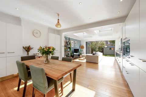 3 bedroom end of terrace house for sale, Clarence Road, London SW19