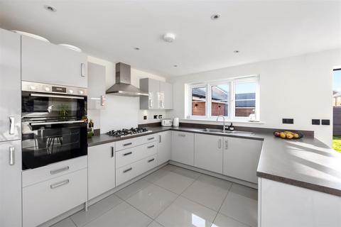 5 bedroom detached house for sale, Geranium Drive, Worthing