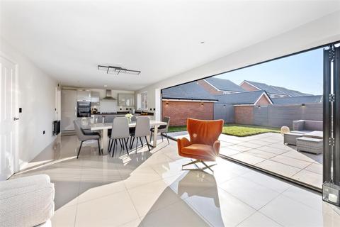27 Geranium Drive, Worthing, BN13 3WQ