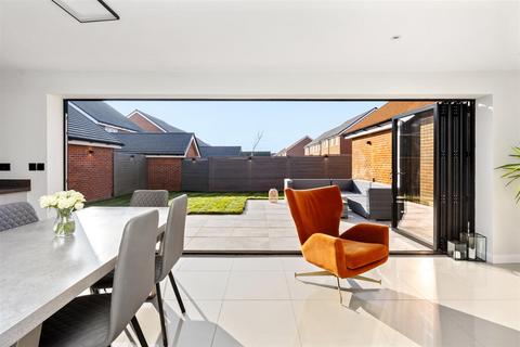 27 Geranium Drive, Worthing, BN13 3WQ
