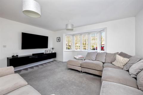 27 Geranium Drive, Worthing, BN13 3WQ