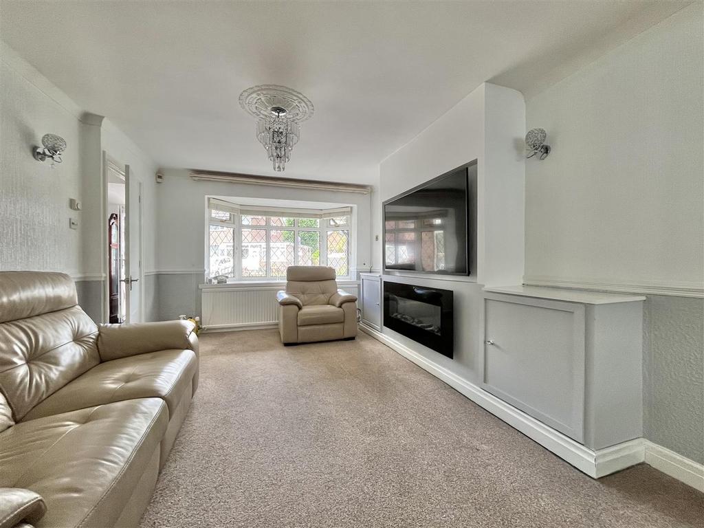 Through Lounge/Dining Area