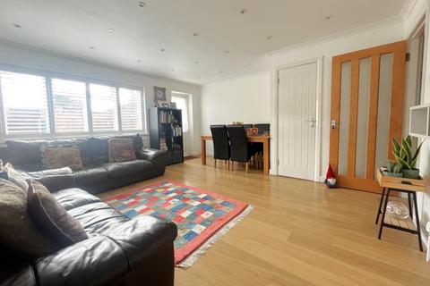 3 bedroom terraced house to rent, Walton, Surrey, KT12