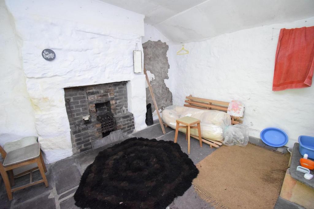 Living Area Cottage 1.JPG