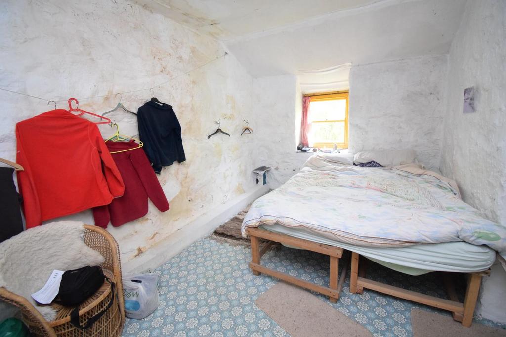 Bedroom Cottage 1.JPG