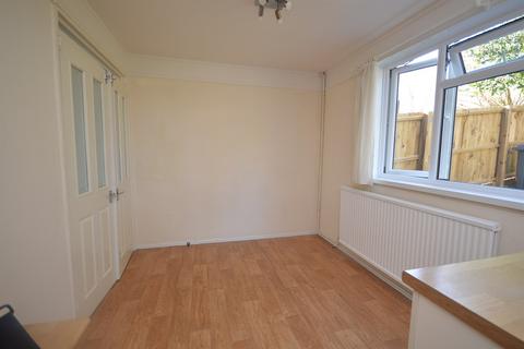 3 bedroom semi-detached house to rent, Coldnailhurst Avenue, Braintree, CM7