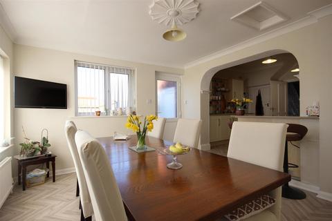 57 Esplanade, Hornsea, HU18 1NQ
