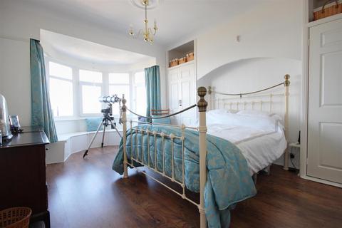 57 Esplanade, Hornsea, HU18 1NQ