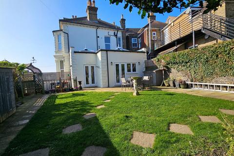 5 bedroom detached house for sale, Duncan Road, Ramsgate CT11