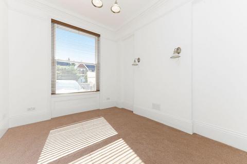 2 bedroom flat to rent, Madeley Road, Ealing, W5